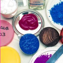 Water-based t-shirt printing ink is safe and easy to wash off the mesh and your hands.
