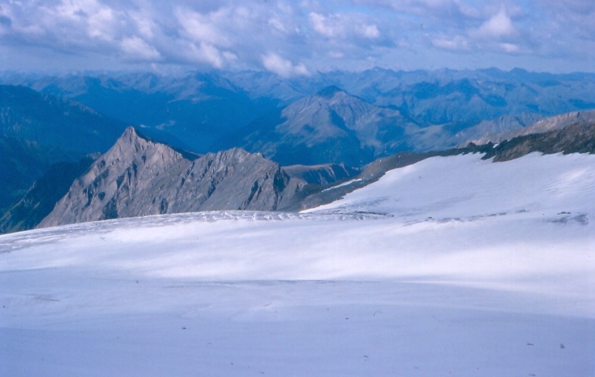 Looking south over the Koednitz Glacier.