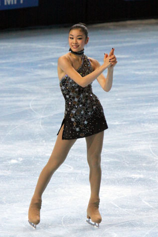  Kim Yu Na doing her act at the 2009 Trophee Eric Bompard