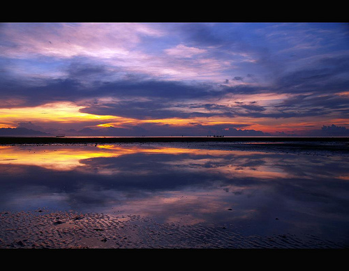 Lovina Beach - photo by edie209 on flickr