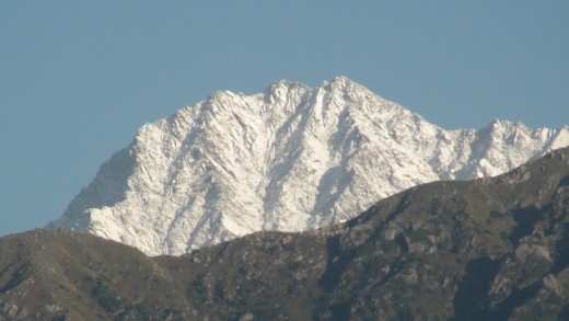 View of the Dhauladhar Mountains. Image courtesy the author 