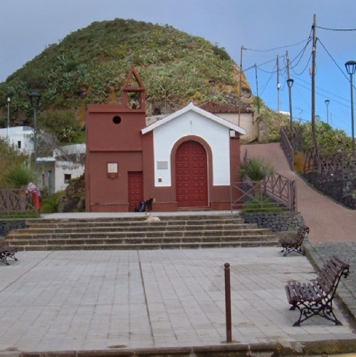 Taborno village church and square