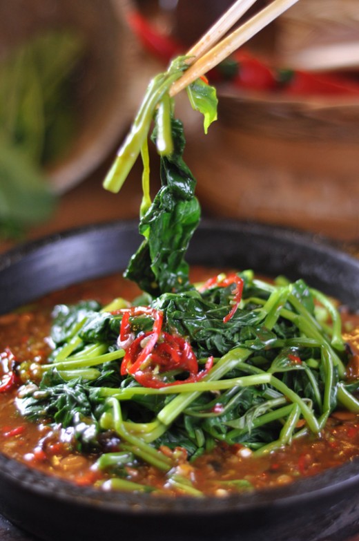 Spicy water spinach in a hotplate