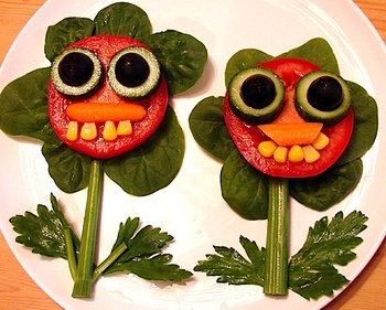 Fun food pictures. smiling tomatoes.