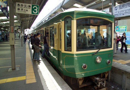 The picturesque Enoden train at Hase station