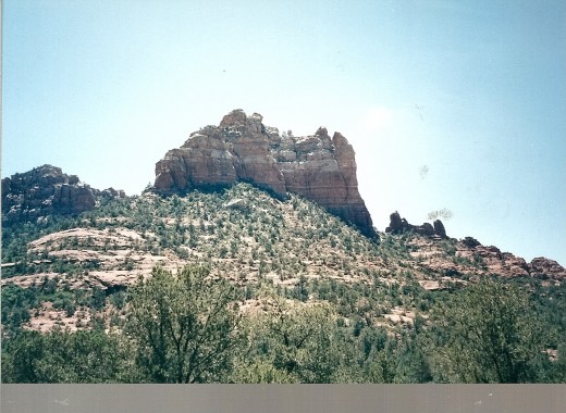 The surrounding red sandstone rock formations that make Sedona so ravishing.