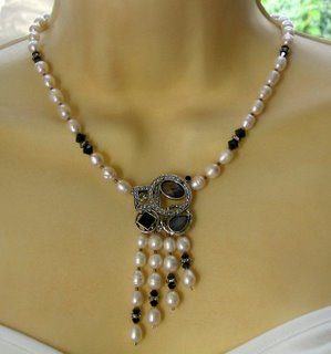 Art Deco style pearl necklace
