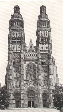 Tours Cathedral: 15th century Flamboyant Gothic west front with Renaissance pinnacles, completed 1547.