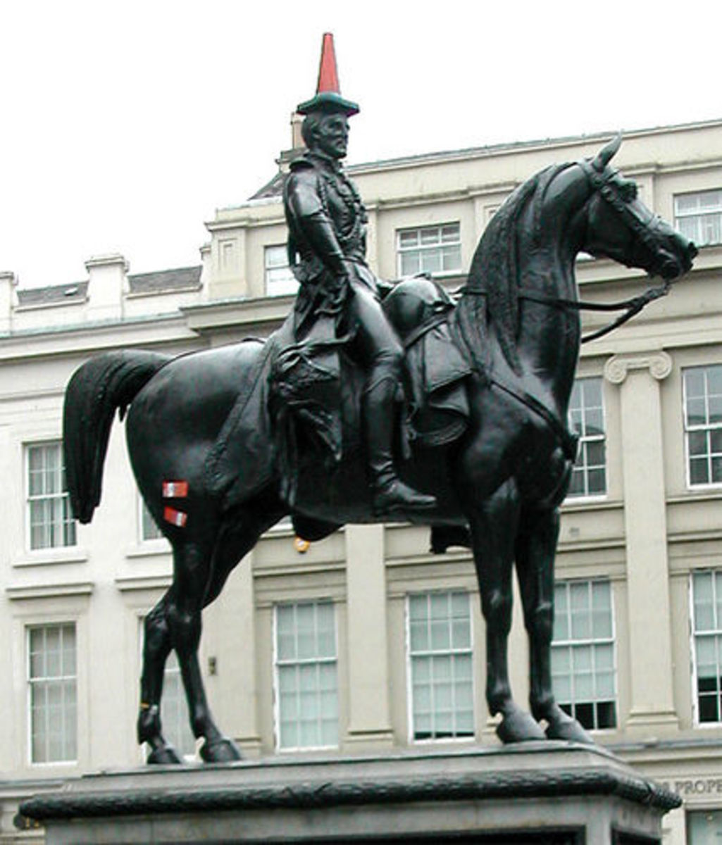 The Duke of Wellington sports the latest High Street fashion. (Photo by Laertes @ Flickr Creative Commons)