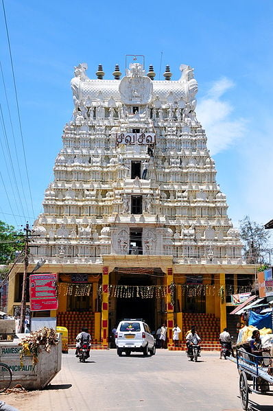 Gopuram (main door) of Rameshwaram Temple Gopuram (main door) of Rameshwaram Temple