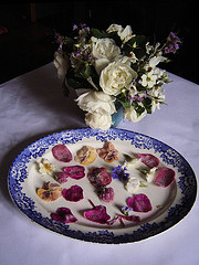 Sugared flowers for cakes 