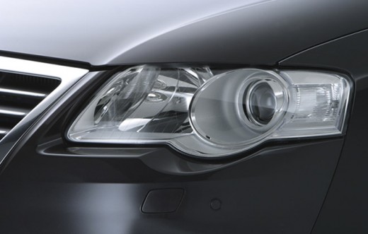 The intelligent bi-xenon headlights with dynamic cornering lights