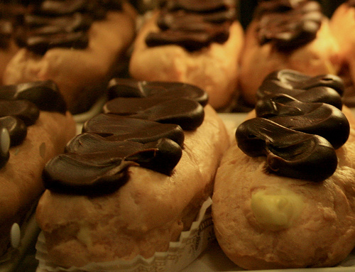 Choux pastry eclairs photo: jlbruno @flickr