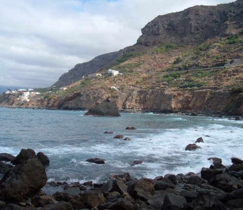 Beach and cliff in Las Aguas