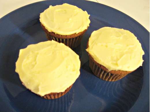 Cupcakes frosted with plain vanilla buttercream / Photo by E. A. Wright