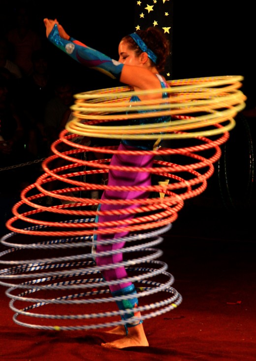 Hula hoop moment from Circus Smirkus performance 2006. Xeaza 2006 - GNU Free Documentation License