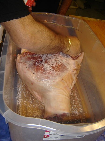 salting prosciutto