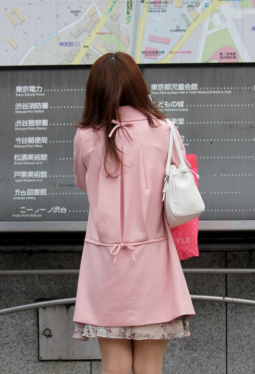 This Japanese lady might not know the way to her destination in Shibuya, but she certainly hasn't lost her sense of style!