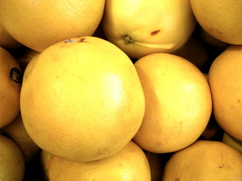 A pile of grapefruit / Photo by E. A. Wright