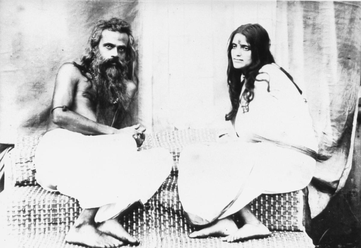 Sri Anandamayi Ma con el esposo