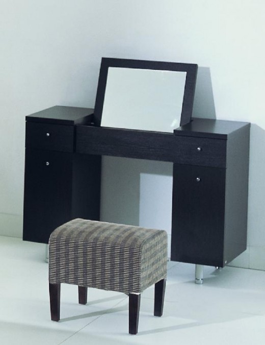 Dressing table and dressing table stool