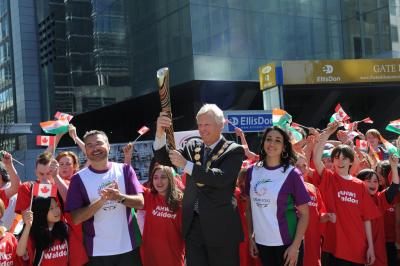 At Canada, legendary sportmen become baton bearers