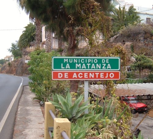 La Matanza sign Photo by Steve Andrews
