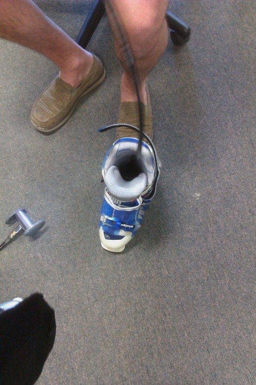 hydraulic ski boot stretcher