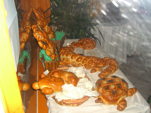 Bread sculpture. Image courtesy Flickr.com:Dreamsjung; through a Creative Commons License.