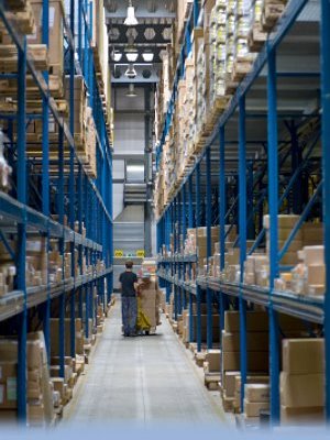 Cold food storage units using ammonia