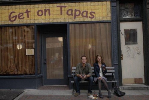 Greg and Genevieve in front of Greg's new restaurant - scene from the movie "I Hate Valentine's Day".