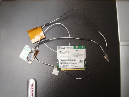 Wireless antenna and mini PCI wireless card