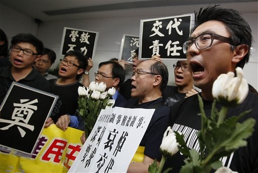 Hongkong-Chinese nationals denouncing the outcome of the hostage drama in the Philippines (Photo courtesy of http://www.google.com)