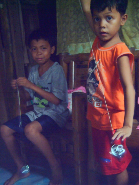 The Yo-Yo Brothers aka Budoy & Bunso (Photo by Ireno A. Alcala)