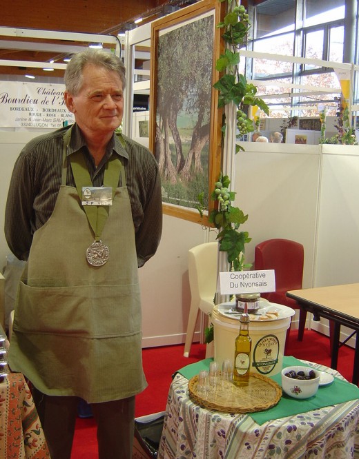 A proud prize-winner from the Olive Cooperative 
