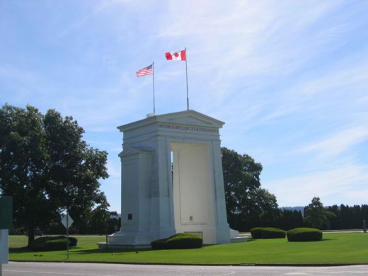 Canadian face of the Peace Arch monument at Peace Arch Park. Surrey, BC, Canada. (Uploaded by Arnold C (User:Buchanan-Hermit)