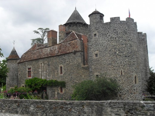 Bonnu, A Moated castle