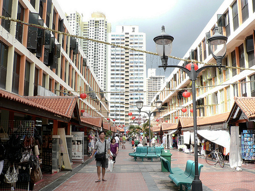 Toa Payoh centre lined with shophouses. Photo taken by ozlady (Flickr).