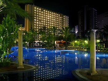 view of the pool at Hotel Sol Pelicanos, Benidorm, at night-time