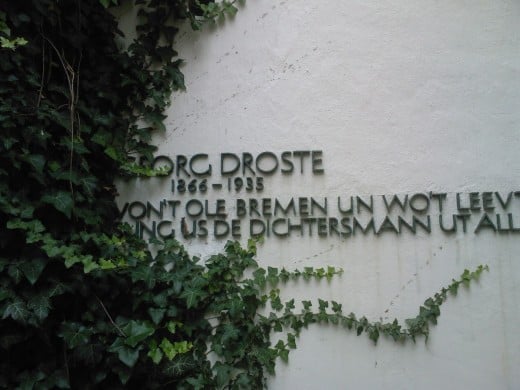 A quote accompanying the above sculpture. It is in the local language (called Plattdeusch). I don't understand it, unfortunately.