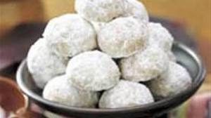 Delicately crunchy with powdered sugar and perhaps a dash of nutmeg atop also.
