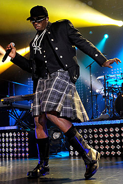 P Diddy wears a kilt like a boss. 