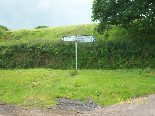 Direction signs - Left for The Knot Inn