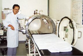 Hyperbaric oxygen therapy device