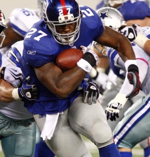 New York Giants running back Brandon Jacobs carries against the Dallas Cowboys during the first half of an NFL football game Monday, Oct. 25, 2010, in Arlington, Texas. (AP Photo/Mike Fuentes)