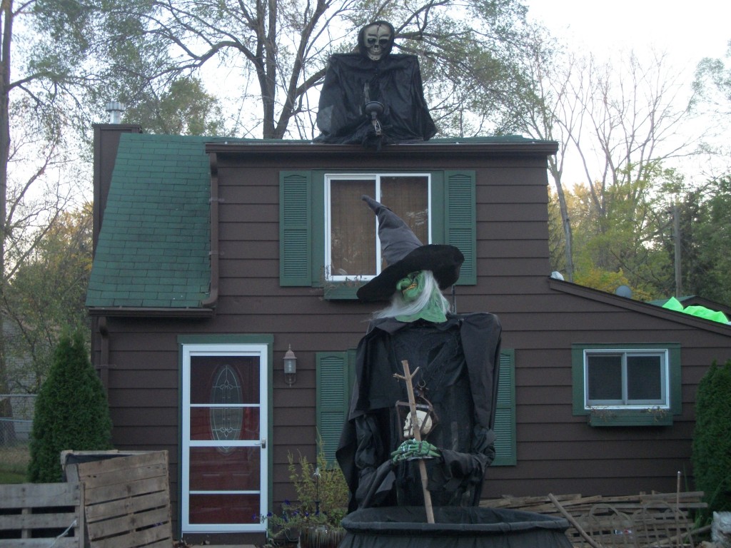 25 of the creepiest haunted house ideas for Halloween - Gathered