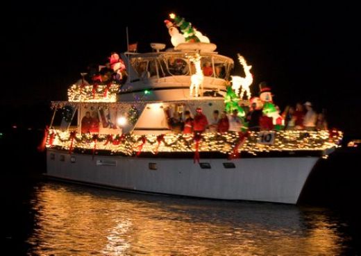 Charleston, SC has a Christmas Parade of Boats