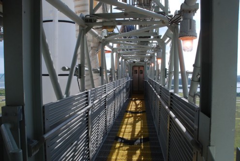 On the 195' platform, the 'astronaut bridge' leading to the white room and eventually to Discovery