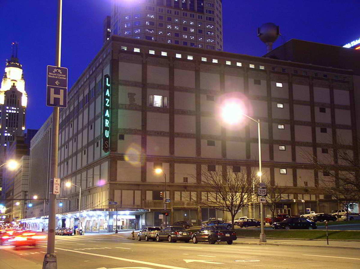 Lazarus/Macy's Front Street side before closure in August 2004