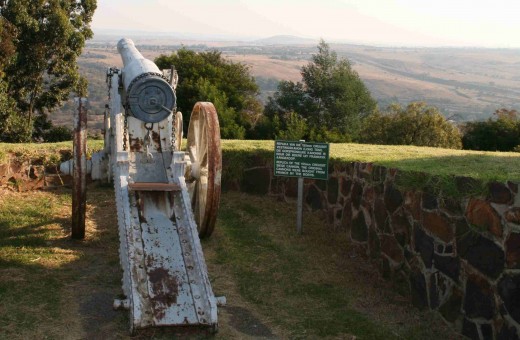 The replica "Long Tom" from behind